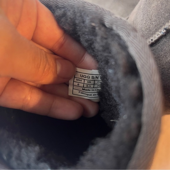 Ugg Boots Size 8 - Picture 4 of 11